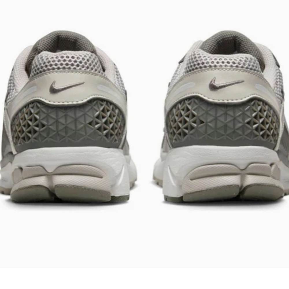 Brand new Nike Air Zoom Vomero 5 'Light Iron Ore' FD0791-012 - Picture 7 of 8